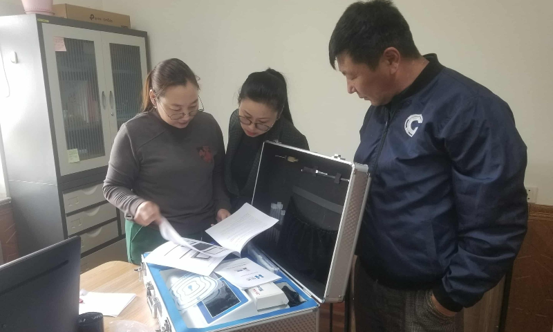 ПЕСТИЦИДИЙН ҮЛДЭГДЭЛ ТОДОРХОЙЛОХ ХУРДАВЧИЛСАН ШИНЖИЛГЭЭНИЙ ЗӨӨВРИЙН БАГАЖТАЙ БОЛЛОО.
Хүнс, хөдөө аж ахуйн газартай ашиглалтын гэрээ байгуулж, пестицидийн үлдэгдэл илрүүлэгч HM-SP06 багажийг 2025 оны 05 дугаар сарын 27-ны өдөр хүлээн авлаа. 
HM-SP06 багажтай болсноор экспорт, импортын жимс, жимсгэнэ, хүнсний ногоонуудын чанар, аюулгүй байдлыг  хянаж, стандартын шаардлага хангаж байгаа эсэхийг тогтоох, эрсдэлээс урьдчилан сэргийлэх, иргэдийг эрүүл хүнсээр хангах чухал ач холбогдолтой юм. 
Хамтран ажилладаг Баянхонгор аймгийн Хүнс, хөдөө аж ахуйн газрын удирдлага, хамт олонд талархал илэрхийлье.
